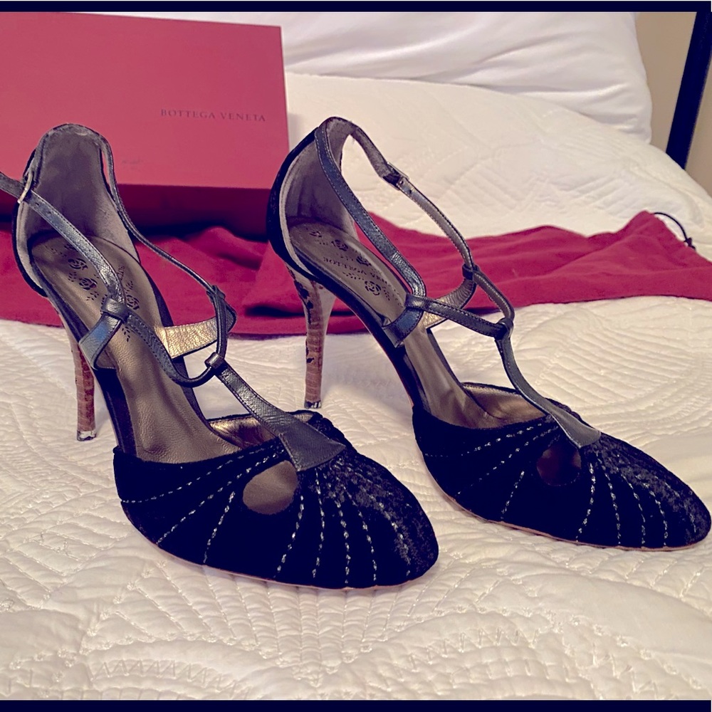 Bottega Veneta rare black velvet “Tess”, superb craftsmanship